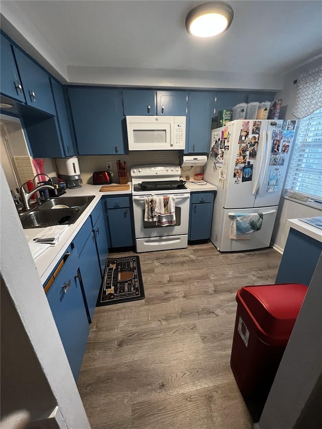 4264 Tamargo Dr Unit 3, New Port Richey, FL 34652 - kitchen with a sink, white appliances, blue cabinetry, and light wood-style floors