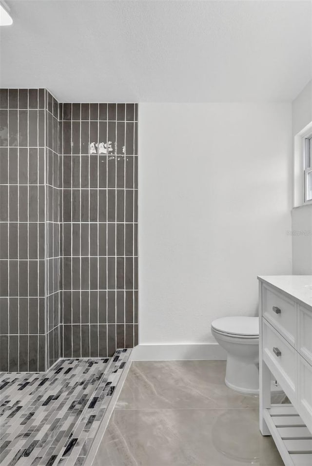 2175 Edythe Dr, Dunedin, FL 34698 - bathroom featuring vanity and tiled shower