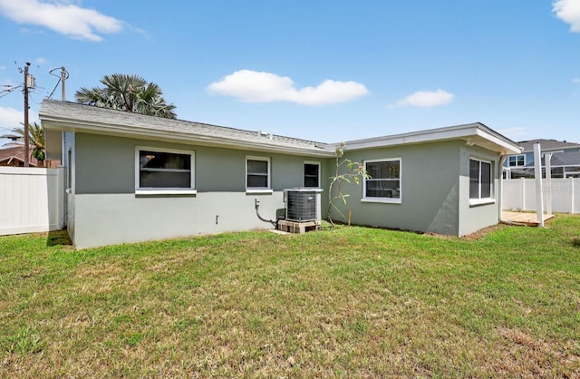 2175 Edythe Dr, Dunedin, FL 34698 - rear view of house featuring stucco siding