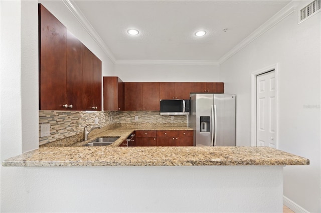 kitchen featuring visible vents, crown molding, a peninsula, a sink, and stainless steel appliances