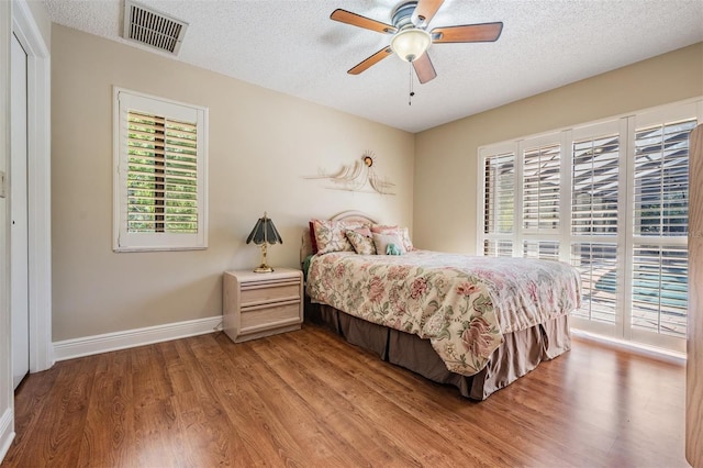 663 Turnberry Ct, Tarpon Springs, FL 34688 - bedroom with visible vents, a textured ceiling, and light wood-style floors