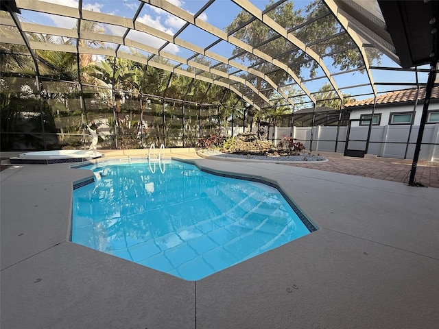 210 S Hale Ave, Tampa, FL 33609 - view of swimming pool featuring a jacuzzi, a patio area, and a lanai