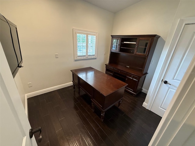 210 S Hale Ave, Tampa, FL 33609 - office with dark wood-style floors and baseboards