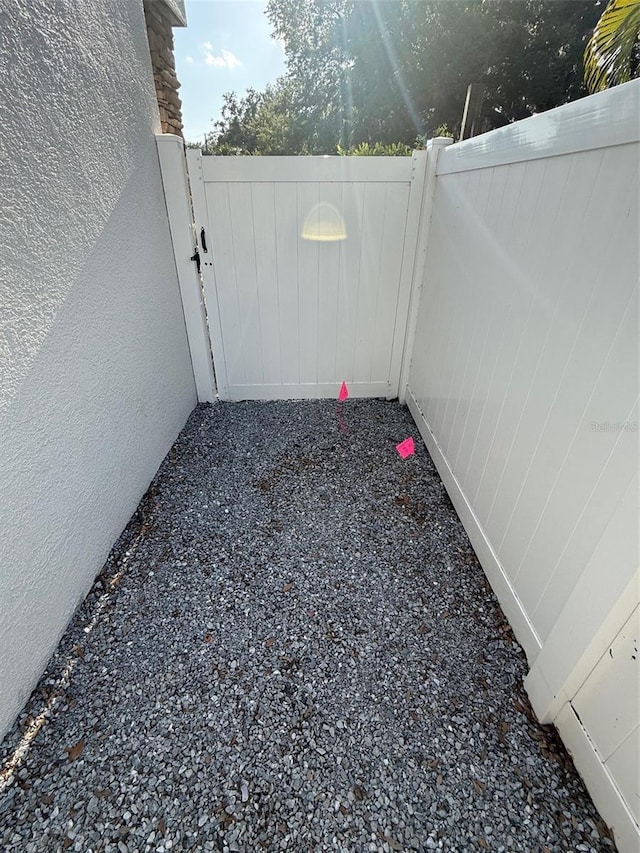 210 S Hale Ave, Tampa, FL 33609 - view of yard with a gate