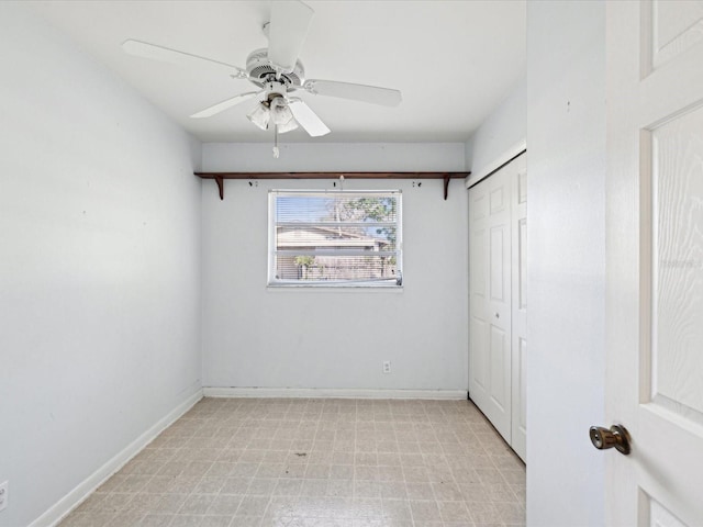 unfurnished bedroom featuring baseboards, a ceiling fan, light floors, and a closet