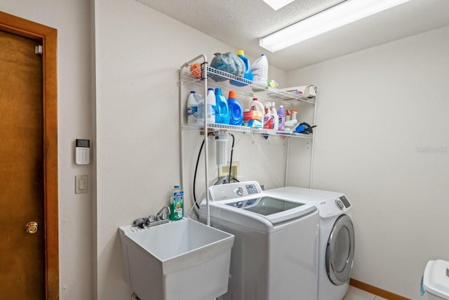 7270 Nightwalker Rd, Weeki Wachee, FL 34613 - clothes washing area with washer and dryer, laundry area, baseboards, and a sink