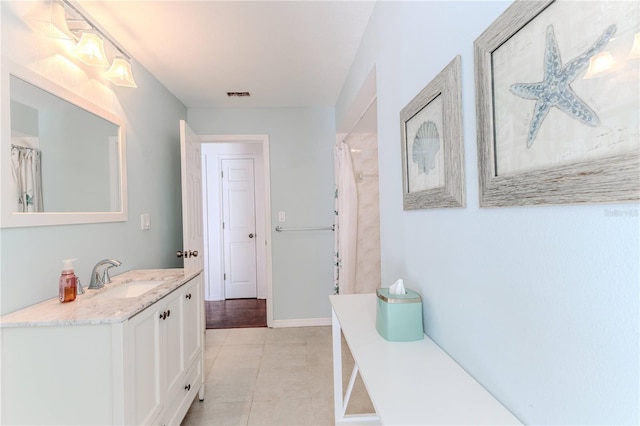 bathroom with visible vents, baseboards, a shower with curtain, and vanity
