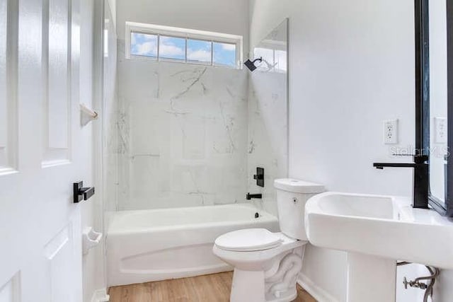 15906 Prince William Pl, Odessa, FL 33556 - full bath featuring toilet, wood finished floors, and shower / washtub combination