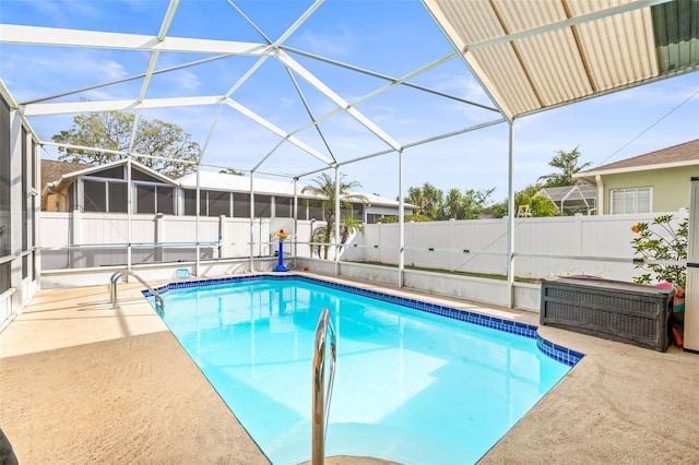12040 Penzance Ln, New Port Richey, FL 34654 - view of swimming pool with a fenced in pool, a fenced backyard, a patio area, and a lanai