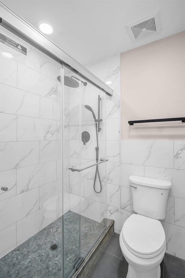 2660 Orangewood Ct, Palm Harbor, FL 34684 - bathroom featuring tile walls, a stall shower, toilet, and visible vents