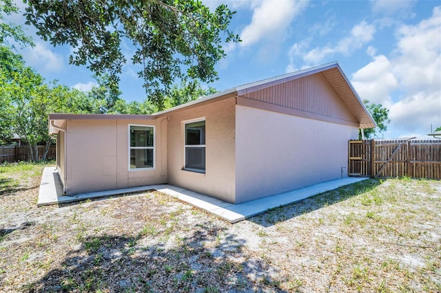 2660 Orangewood Ct, Palm Harbor, FL 34684 - view of side of home with fence and stucco siding