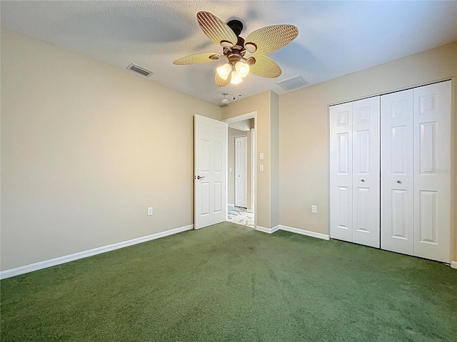 unfurnished bedroom with carpet flooring, baseboards, a ceiling fan, and a closet