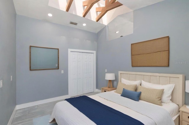 bedroom with recessed lighting, baseboards, a skylight, visible vents, and a closet