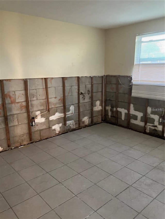spare room featuring tile patterned flooring