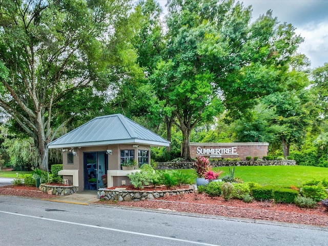 11512 Yellow Birch Ct, New Port Richey, FL 34654 - community sign with a lawn and view of wooded area
