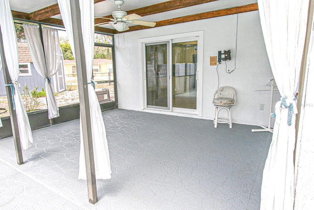 sunroom with ceiling fan