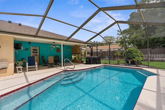 view of swimming pool featuring fence, a lanai, a patio, ceiling fan, and a fenced in pool