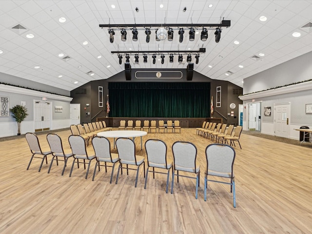 welcome area with vaulted ceiling and recessed lighting