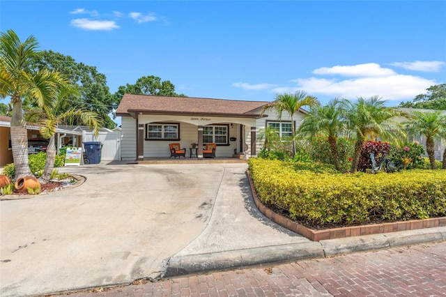 single story home with a porch