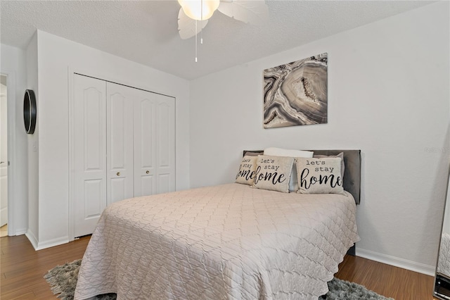 2026 Golfview Dr Unit 2026, Tarpon Springs, FL 34689 - bedroom featuring wood finished floors, a closet, baseboards, and a ceiling fan