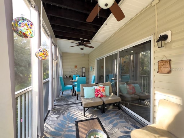 sunroom featuring a ceiling fan