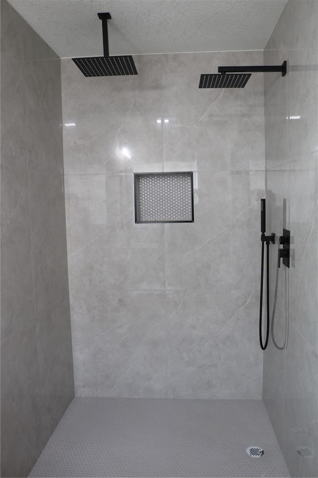 full bath featuring tiled shower