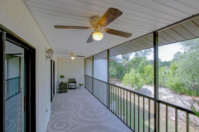 sunroom with a ceiling fan