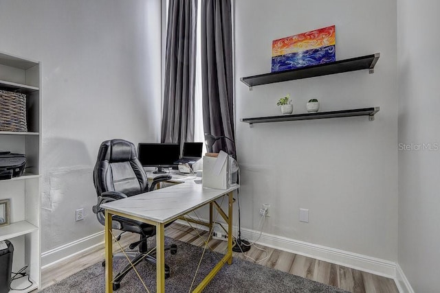 10910 Winter Oak Pl, Tampa, FL 33618 - home office featuring wood finished floors and baseboards