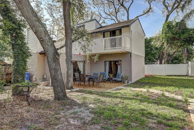 10910 Winter Oak Pl, Tampa, FL 33618 - back of property featuring a balcony, stucco siding, and a patio