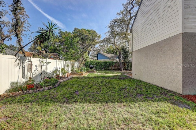 10910 Winter Oak Pl, Tampa, FL 33618 - view of yard featuring a vegetable garden