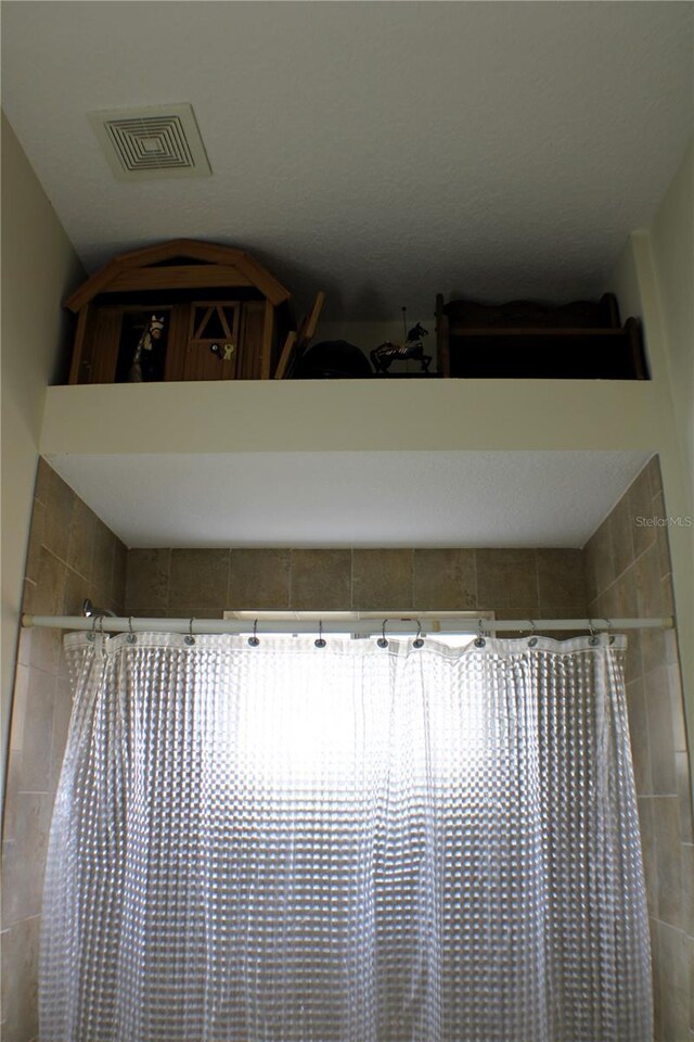 4837 Rainbow Race, New Port Richey, FL 34652 - detailed view of tiled shower