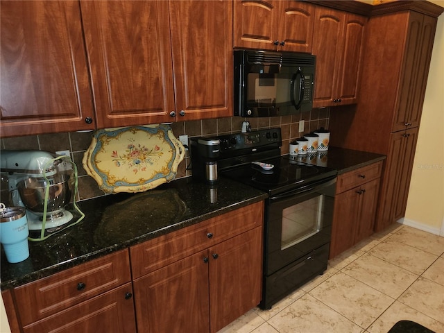 kitchen with black appliances, tasteful backsplash, dark stone counters, and baseboards