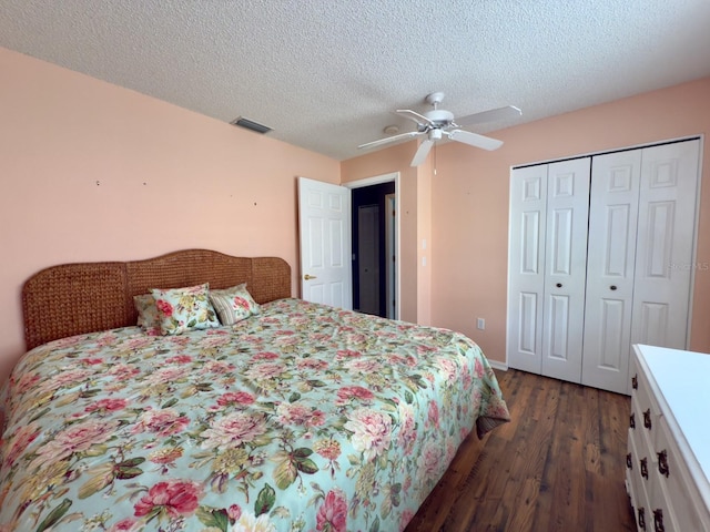18109 Webster Grove Dr, Hudson, FL 34667 - bedroom with dark wood-style floors, a closet, a textured ceiling, a ceiling fan, and baseboards