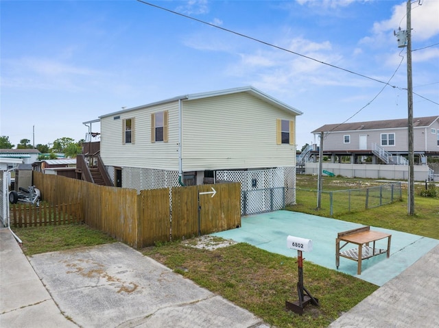 6802 Curlew Ln, Hudson, FL 34667 - view of side of home