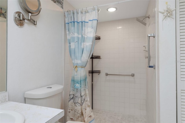 full bathroom featuring tiled shower, vanity, recessed lighting, and toilet