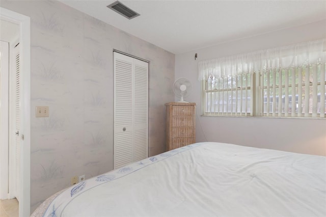 bedroom featuring a closet