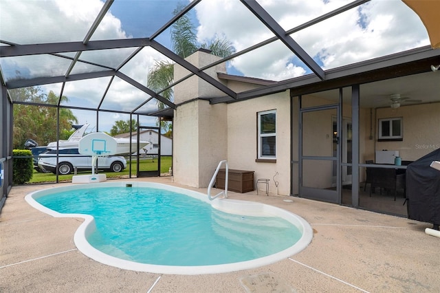 7520 Mako Dr, Hudson, FL 34667 - swimming pool with a patio area and a lanai