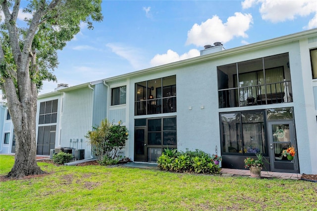 306 Martha Ln Unit 42, Oldsmar, FL 34677 - back of property featuring a yard and a chimney