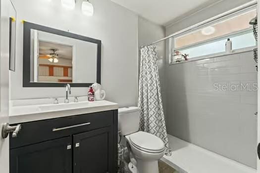 5216 Hope Ln, Spring Hill, FL 34606 - full bath with vanity, toilet, and a shower with curtain