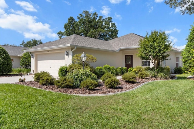 6240 W Glynborne Loop, Crystal River, FL 34429 - view of front of home with stucco siding, a garage, a front yard, and concrete driveway