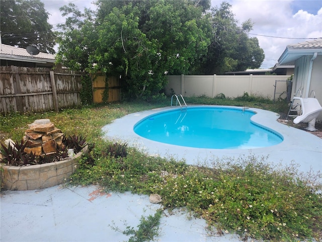 view of swimming pool featuring a fenced backyard