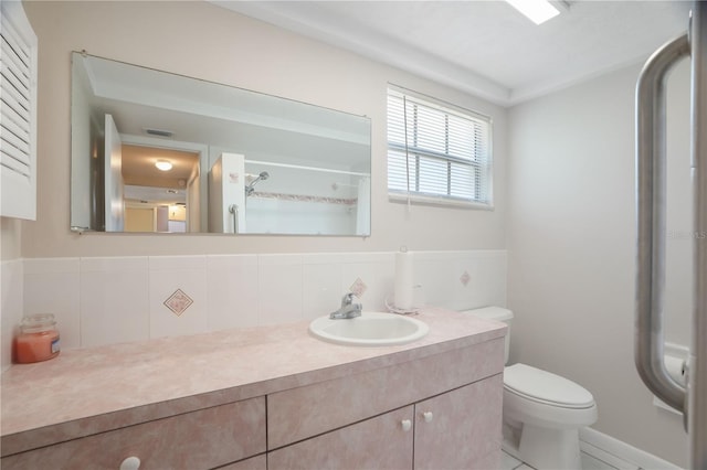 12106 Bear Creek Ln, Hudson, FL 34667 - bathroom with decorative backsplash, a shower, toilet, and vanity