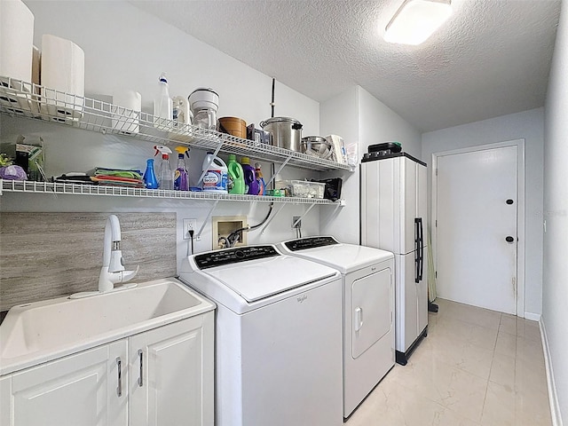 13627 Glaze Brook Dr, Hudson, FL 34667 - laundry area featuring washing machine and clothes dryer, a textured ceiling, and light marble finish floors