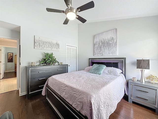 13627 Glaze Brook Dr, Hudson, FL 34667 - bedroom featuring dark wood finished floors, a closet, and a ceiling fan