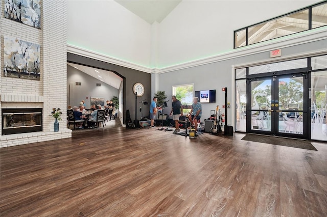 building lobby with high vaulted ceiling