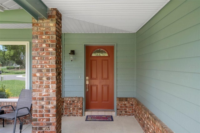 property entrance featuring covered porch