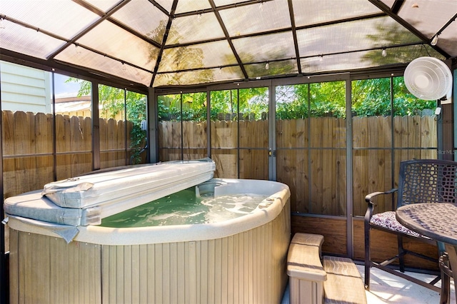 7422 New York Ave, Hudson, FL 34667 - sunroom with a jacuzzi