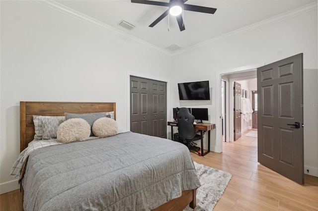 15413 Azra Dr, Odessa, FL 33556 - bedroom featuring crown molding, baseboards, light wood finished floors, a desk, and a closet