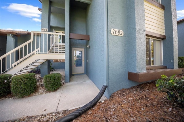 property entrance featuring stucco siding