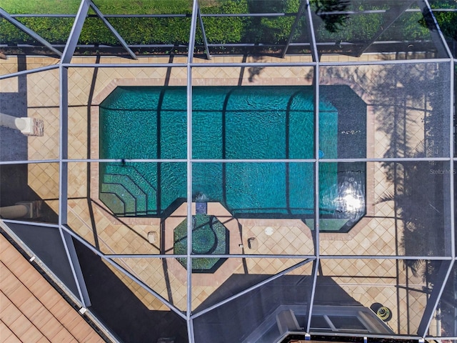 9933 Milano Dr, Trinity, FL 34655 - swimming pool featuring a lanai